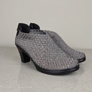 Bernie Mev Silver Woven Elastic Minimalist Modern Preppy Low Block Heels, Sz 8.5